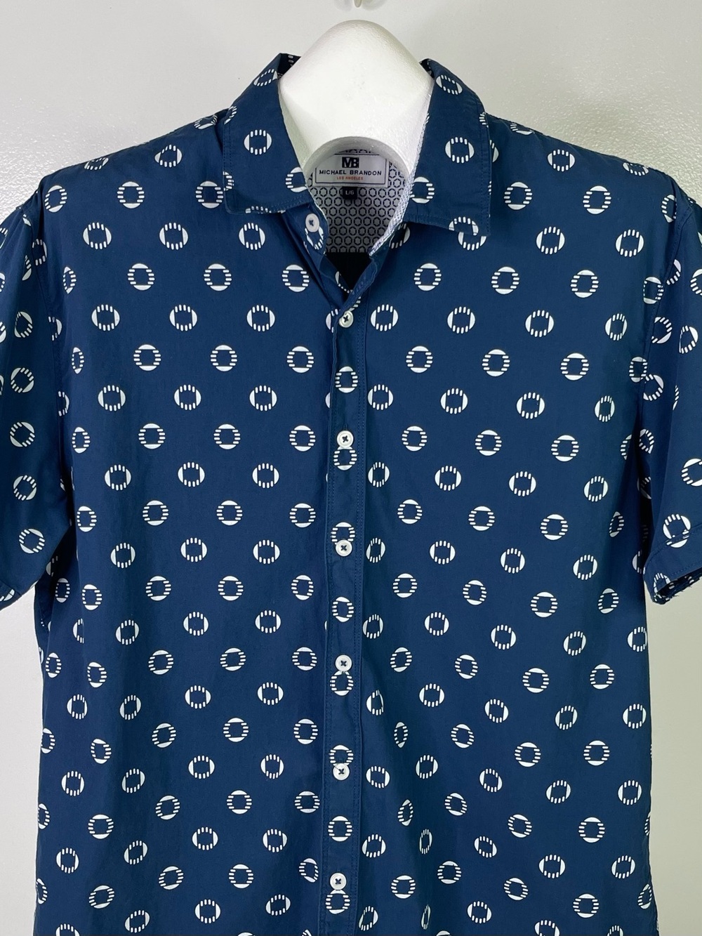 Michael Brandon Mens Large Short Sleeve Button Shirt Navy Blue Geometric Print